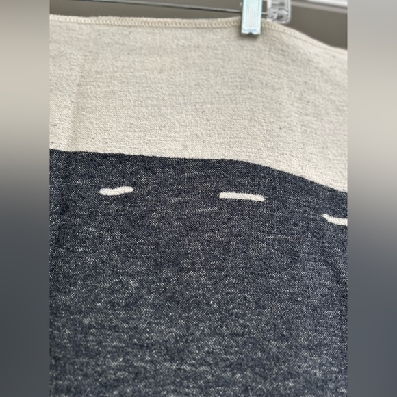Super Cute David Fussenegger Grey Around the World Blanket/Throw - Picture 11 of 12